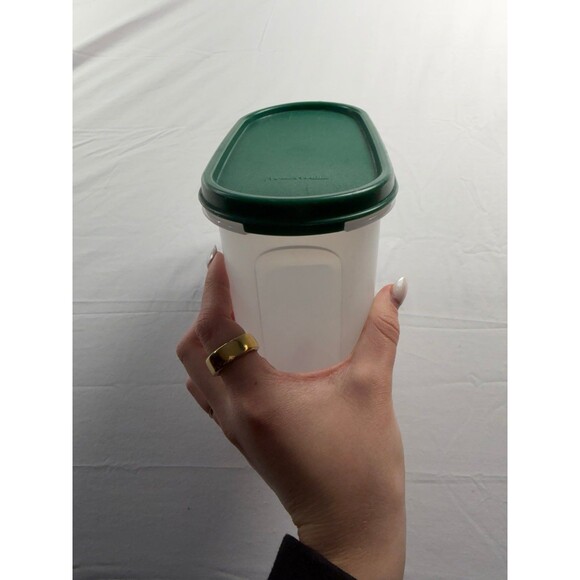 Tupperware Container - Picture 3 of 4